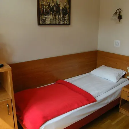 Kajzer Apartahotel 2*