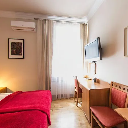 Kajzer Apartahotel 2*