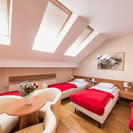 Kajzer Apartahotel 2*