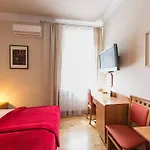 Kajzer Aparthotel 4*