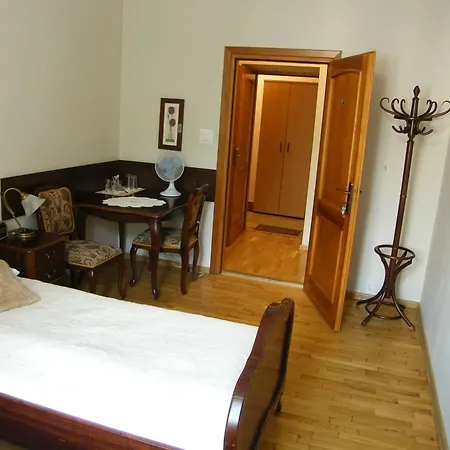 Kajzer Apartmanhotel 4*