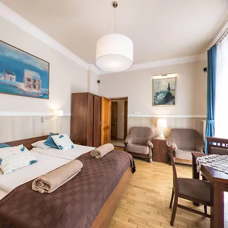 Kajzer Apartmanhotel 4*