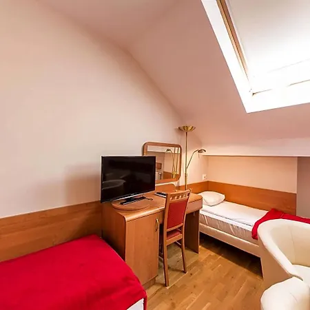 Apartmanhotel Kajzer 4*