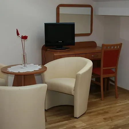 Kajzer Ξενοδοχείο με διαμερίσματα 4*