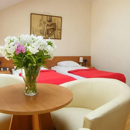 Kajzer Apartmanhotel 2*