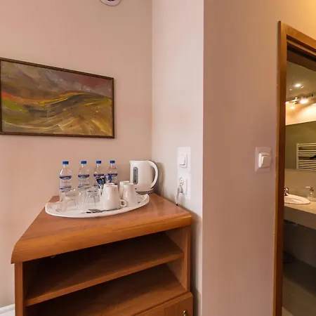 Kajzer Apartmanhotel 4*