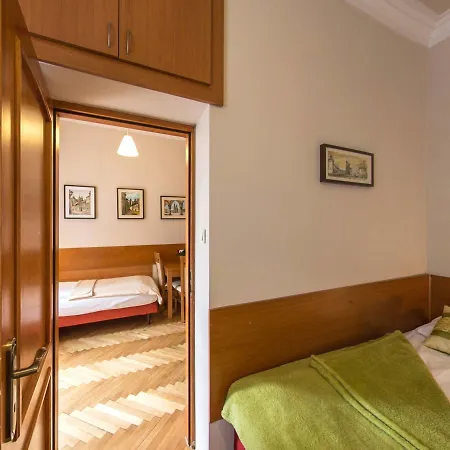Apartmanhotel Kajzer 2*